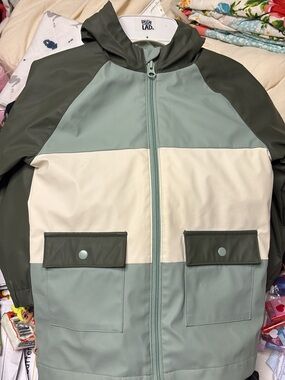 wonder nation Kids' Colorblock Hooded Raincoat in Dark Olive, Sage & Cream